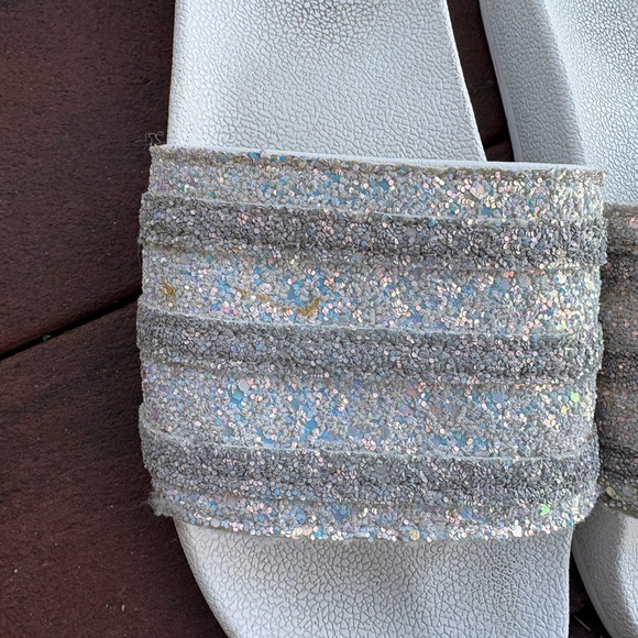 ADIDAS "Adilette" White Glittery Stripe Slip On Slide Sandal - Picture 5 of 5